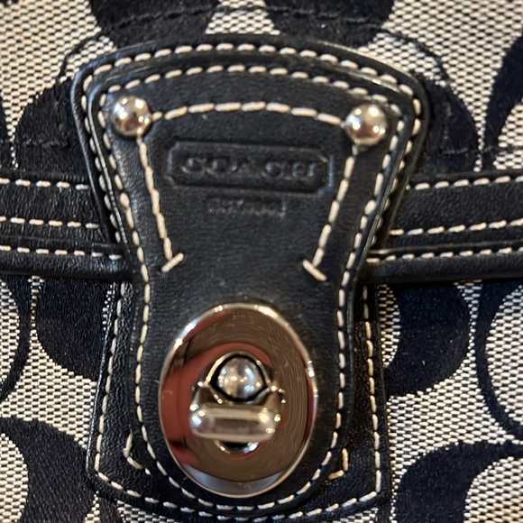 Coach Signature Wristlet C logo canvas turn lock - Picture 5 of 5